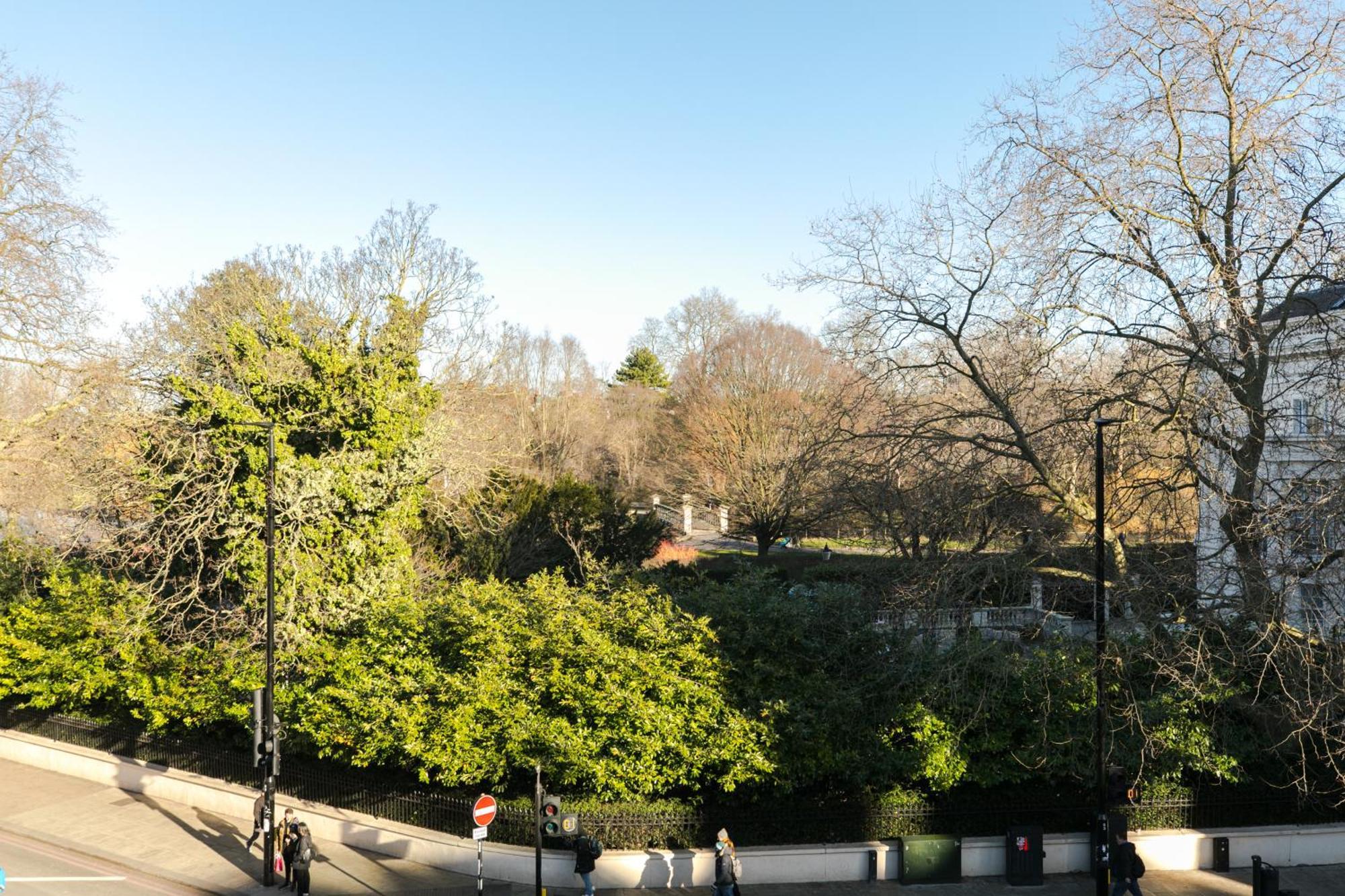 Regents Park View Апартаменты *