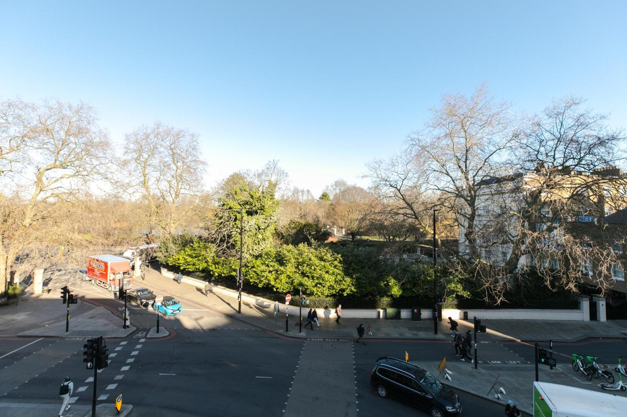 Regents Park View Апартаменты *