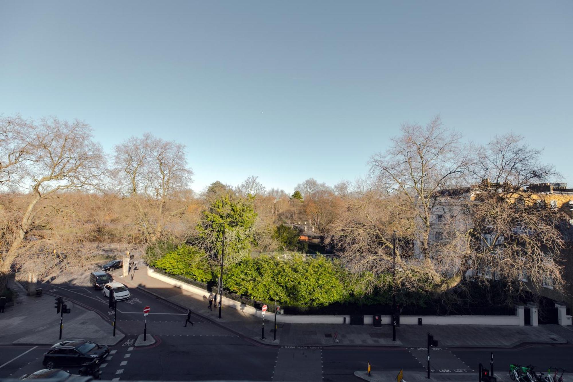 Апартаменты Regents Park View