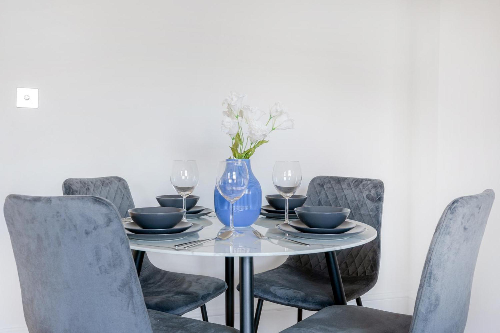 Апартаменты Regents Park View *